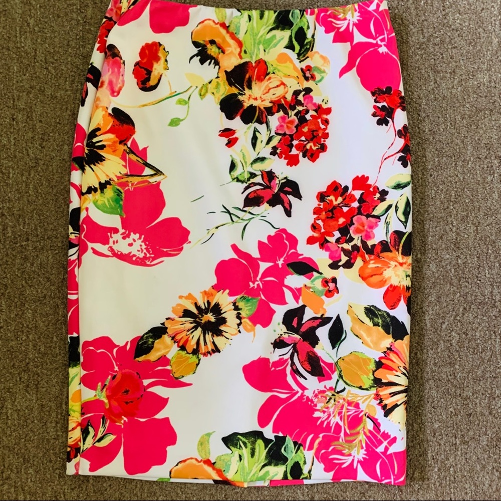 Floral fitted pencil skirt